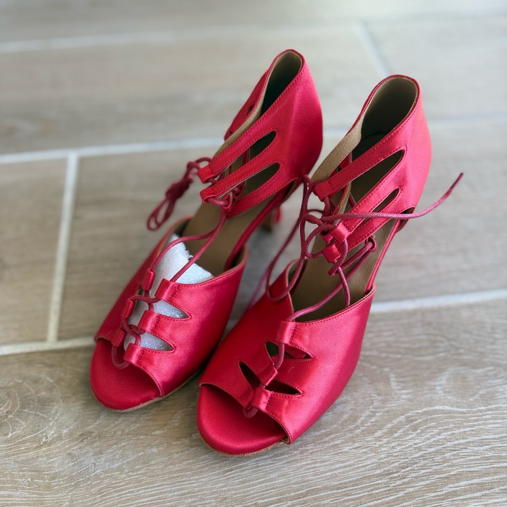 Dance shoes 318